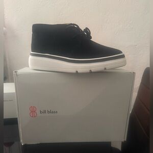 Bill Blass Men's Black and White Sneakers